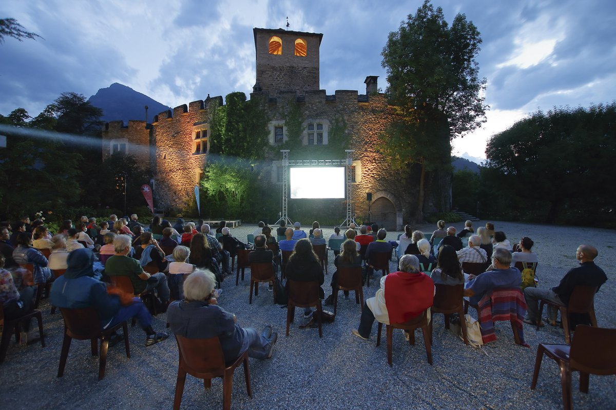 StambeccoOro's tweet photo. GRAN PARADISO FILM FESTIVAL A #INTROD
🏰 15/7 h.21

Il #25GPFF ci trasporta in Canada con
❄️ “Yukon, un Rêve Blanc” di @mathieulelay
il viaggio da brividi di un fotografo naturalista alla ricerca della leggendaria capra delle nevi.

Evento gratuito su prenotazione https://t.co/4UV03M3Cp0