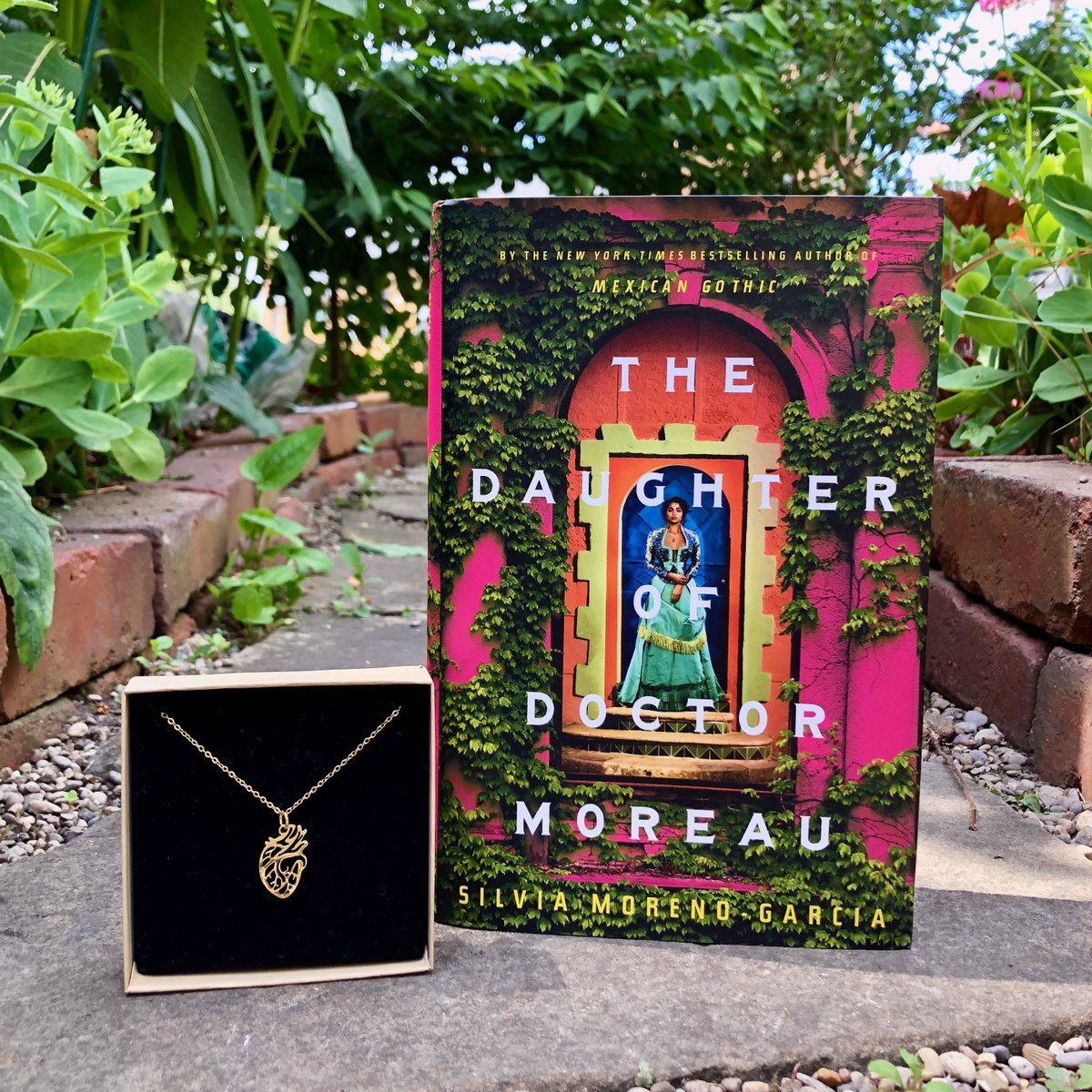 In the sweltering heat of the jungle, passions may ignite . . .

Enter to win a copy of THE DAUGHTER OF DOCTOR MOREAU by <a href="/silviamg/">Silvia Moreno-Garcia</a> and an anatomical heart necklace by <a href="/BoutiqAcademia/">Boutique Academia</a>! Enter here: sites.prh.com/moreau-boutiqu…