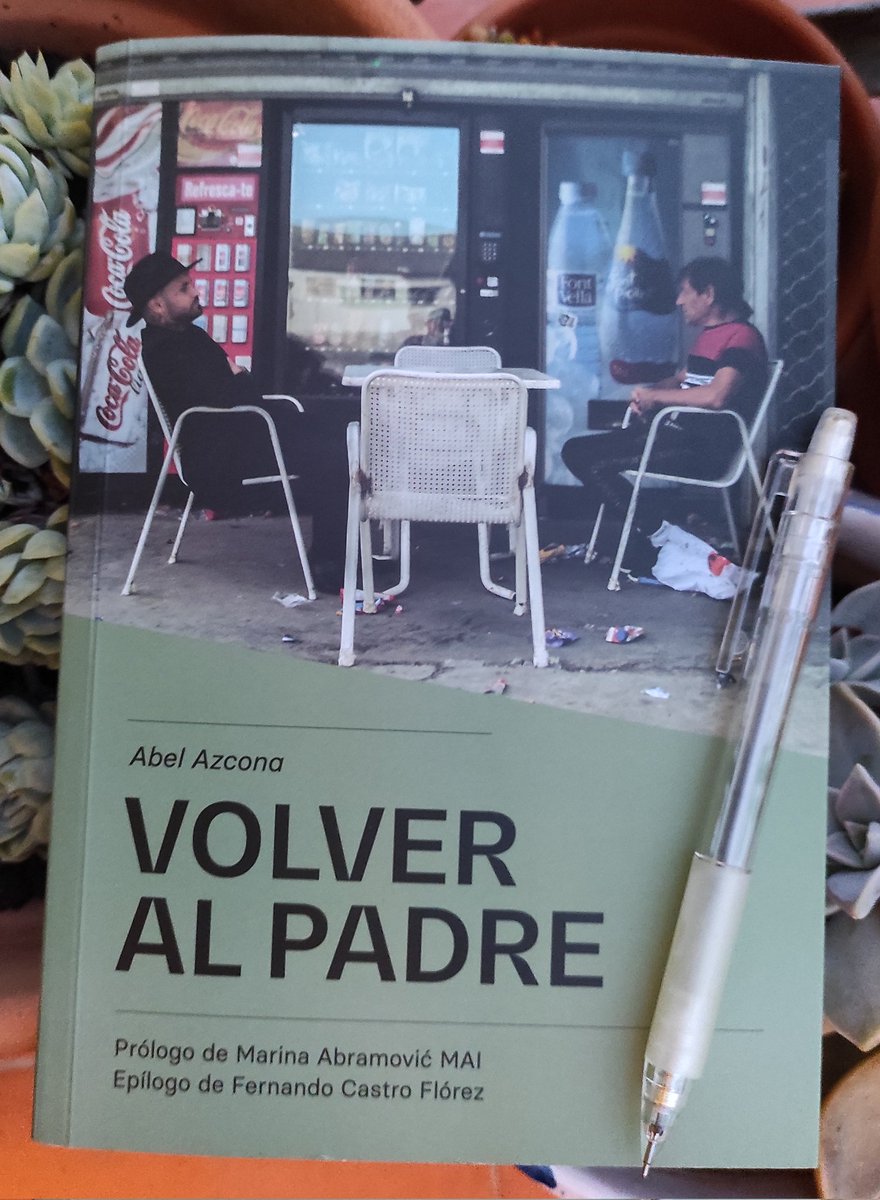 ladylibrorojo's tweet photo. "Esta es la manera en la que he aprendido a sobrevivir, caminando hacia atrás cuando ha sido necesario con el fin de entender y situar. Hasta el dolor necesita encontrar su sitio para poder convivir con él."
#VolverAlPadre @abelazcona @pepitaseditora @los_aciertos
#espejos💥 https://t.co/r4cFrd88jy
