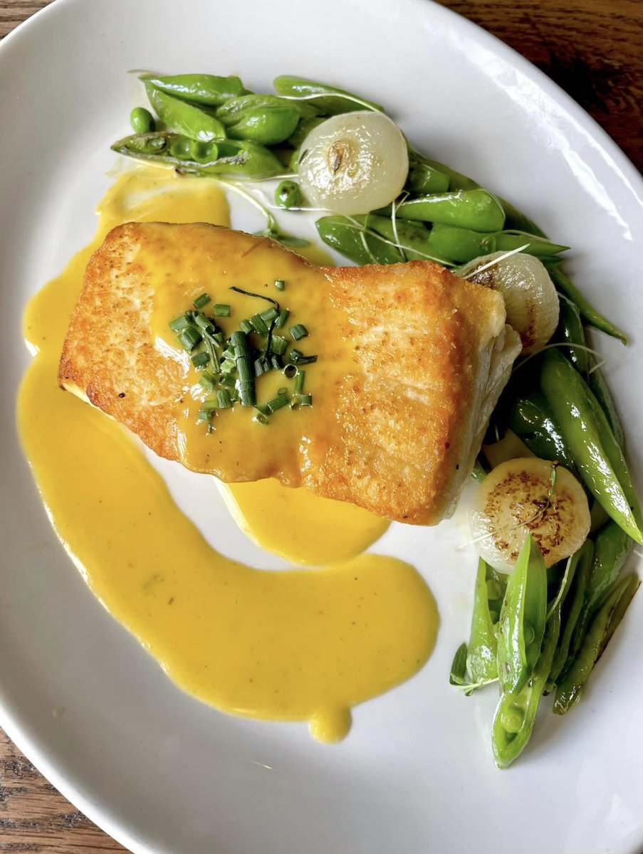ALBAon53's tweet photo. The PERFECT meal for a summer night! ☀️ 

9 oz. Pan roasted Wild Halibut, sugar snap peas, cippolini onions and a saffron beurre blanc!

#albaon53 #goodeats #southshorerestaurants #southshorema #foodporn #hanoverma #hinghamma #norwellma https://t.co/08U23YYOYW