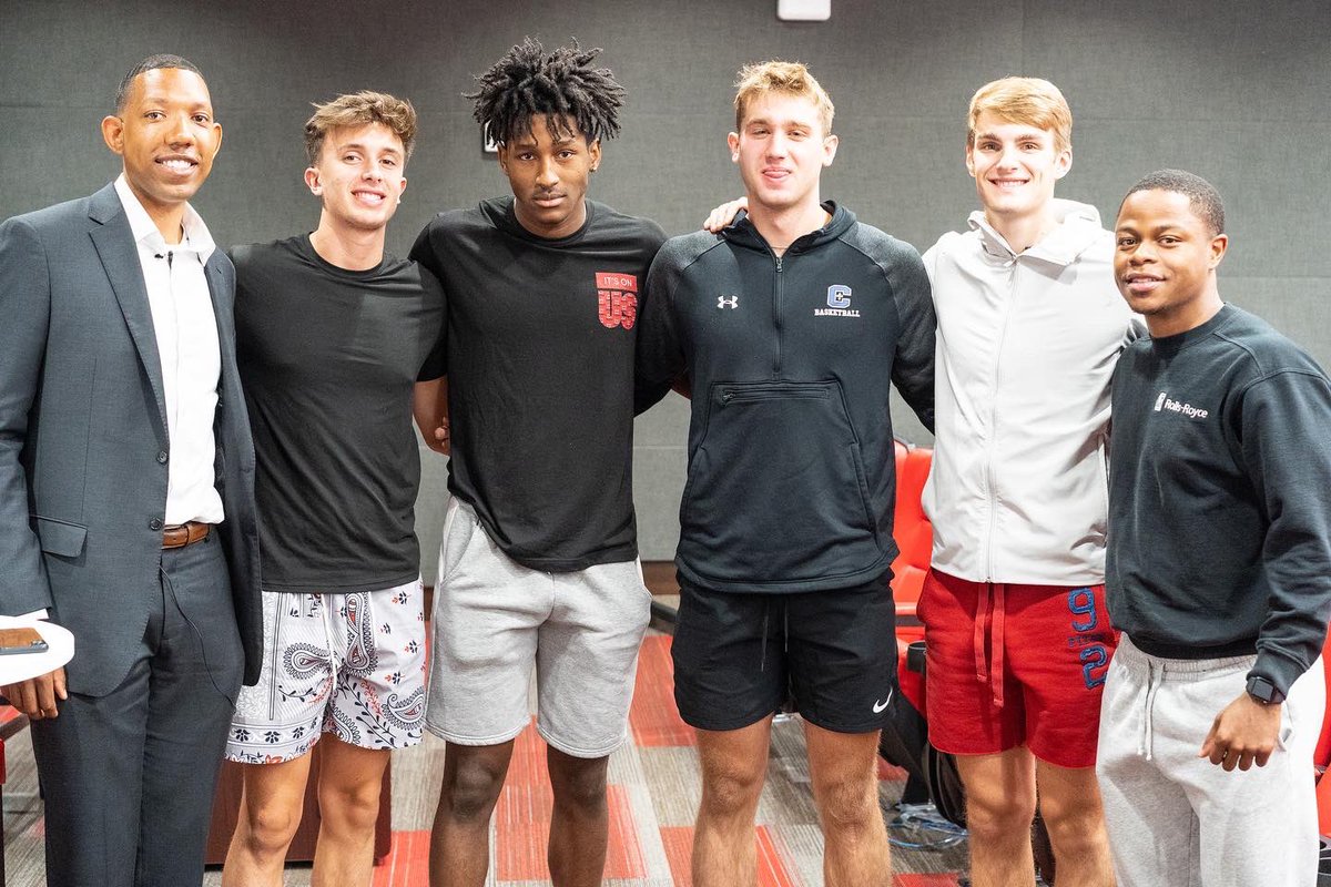 Grateful to have our 🏀 alumni <a href="/EWash3/">Eric Washington</a> and <a href="/Mills_Rod/">Rod Mills Jr.</a> speak with the <a href="/miamiuniversity/">Miami University</a> student-athletes!! #proud