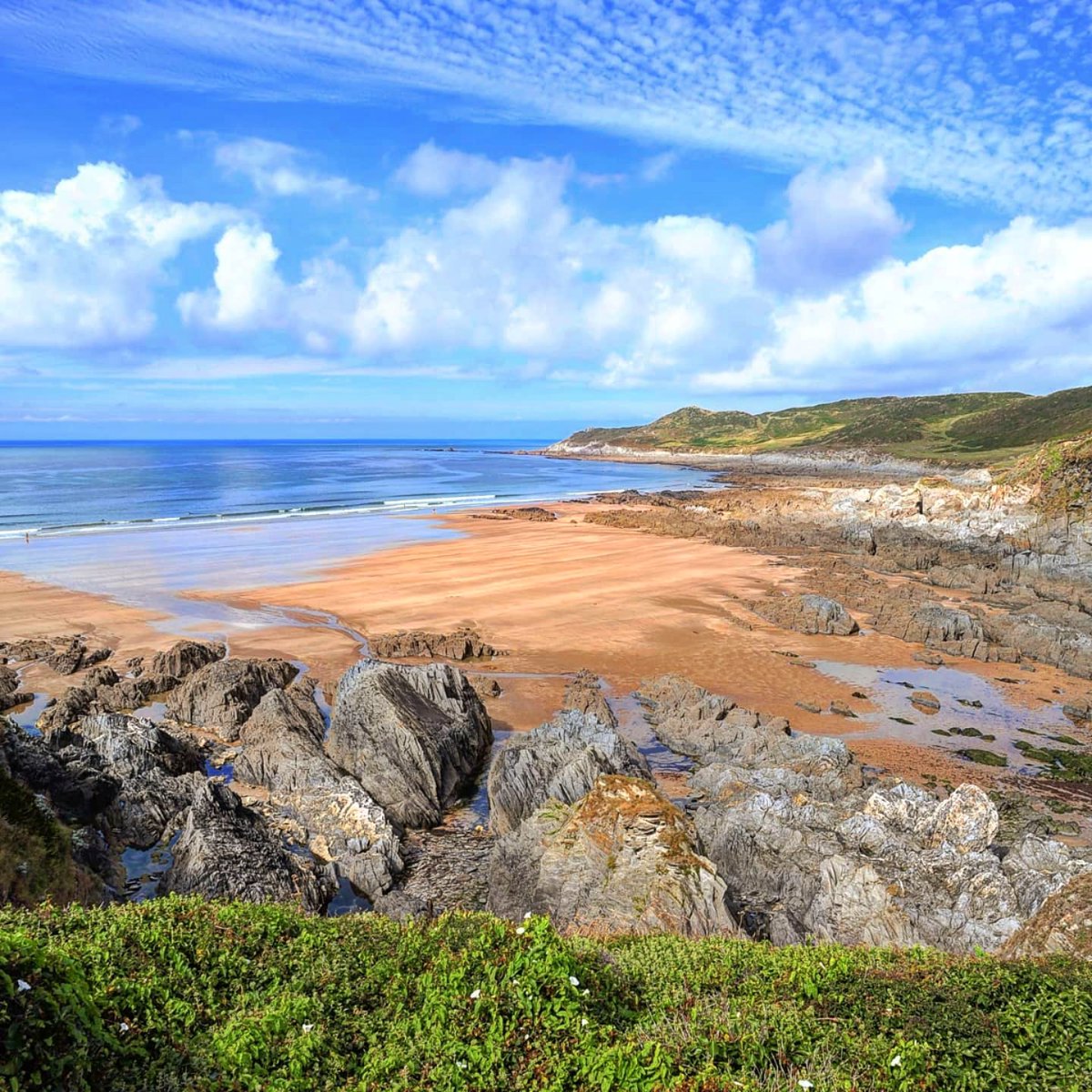 With beaches this good why go overseas! Staycay all the way North Devon style 😎 🍦💕

#northdevon #northdevoncoast #devoncoast #devonlife #woolacombe #surfdevon #surfnorthdevon #coastalvibes #beachvibes #familytime #visitdevon #devonwithkids #devon #devonisheaven #familybreaks