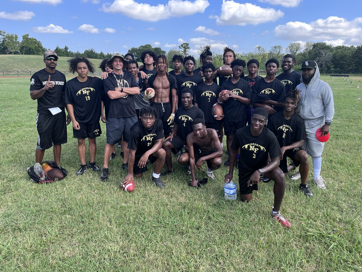 CliftonTerrell4's tweet photo. North Forest Bulldogs 🏈finishing this week of strength and conditioning on a positive vibe. Proud of you 🙏🏿 https://t.co/biwDESEGrU