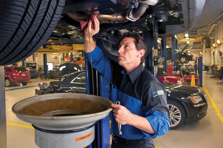 HenricksCDJR's tweet photo. Schedule a Service Appointment for your vehicle with ease using our online scheduling tool! Service for any make/model! #TerryHenricksCDJR

Schedule Service: https://t.co/gPFenihqk7 https://t.co/xWTZX31eLX