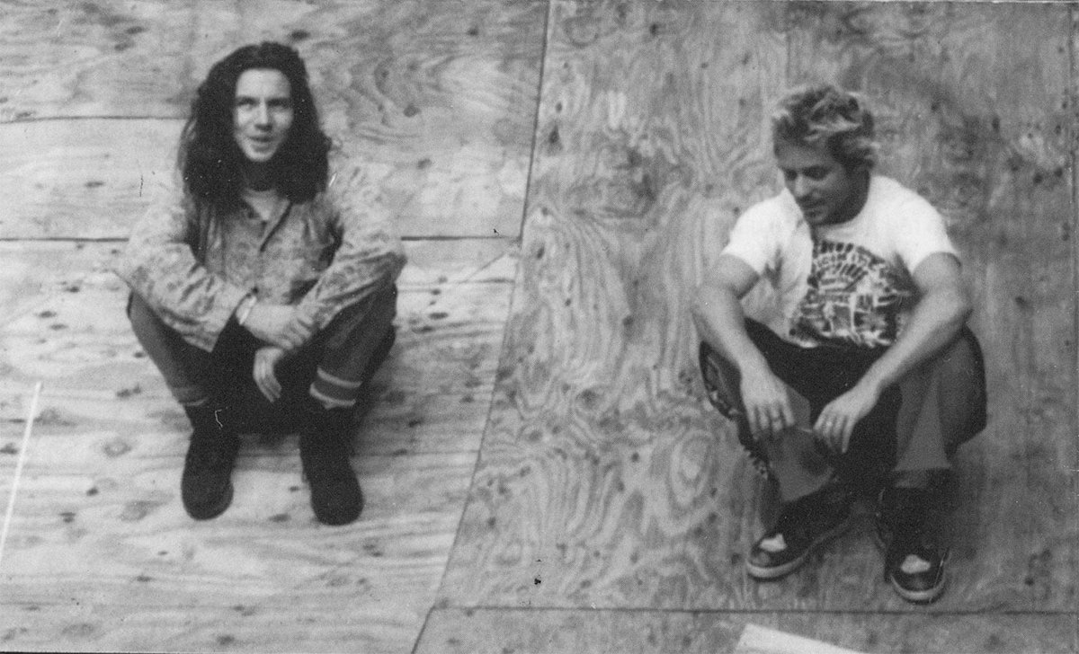 demetriosns's tweet photo. #EddieVedder #RichardWoolcott https://t.co/StiqKeIdak