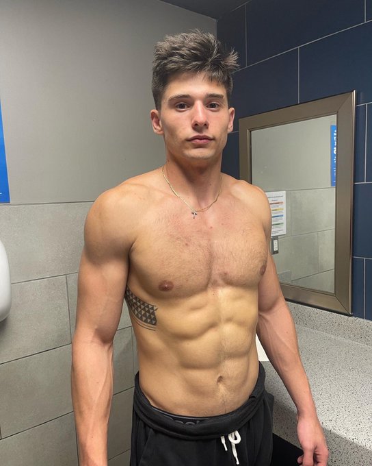 Progress over 3 months, not stopping now #gym #grind #motivation https://t.co/xrm2loq0gv<a href="/tag/gym"class="tags">#gym</a><a href="/tag/motivation"class="tags"><span>#motivation</span></a><a href="/tag/grind"class="tags"><span>#grind</span></a>