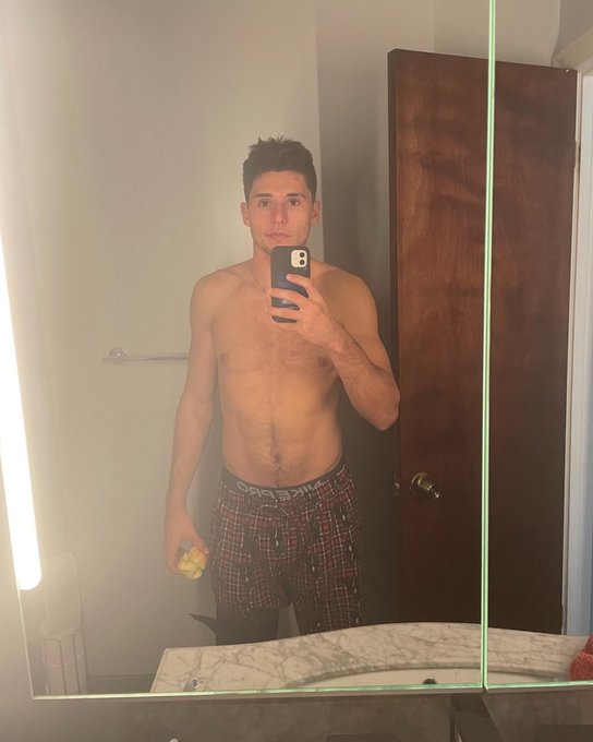 Progress over 3 months, not stopping now #gym #grind #motivation https://t.co/xrm2loq0gv<a href="/tag/gym"class="tags">#gym</a><a href="/tag/motivation"class="tags"><span>#motivation</span></a><a href="/tag/grind"class="tags"><span>#grind</span></a>
