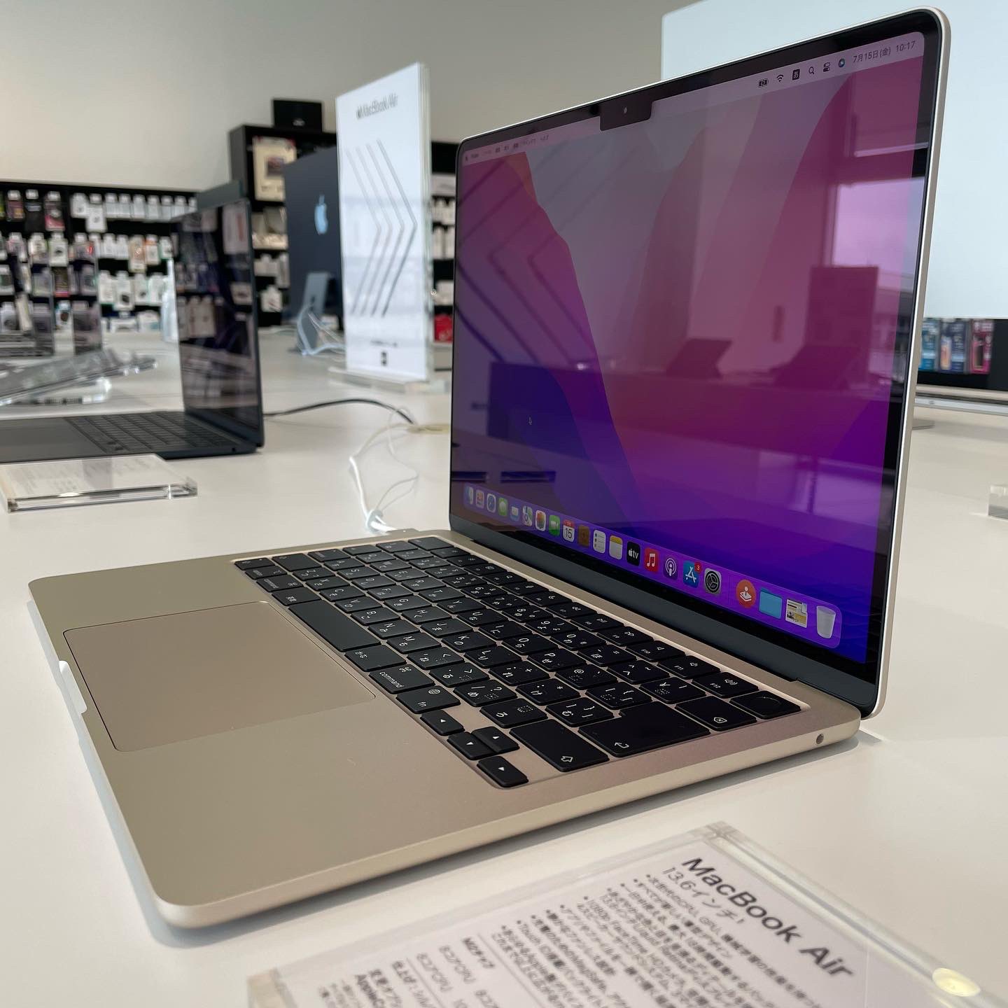 Apr Kitcut M2 Macbook Air販売開始 新色のミッドナイトとスターライトを展示しております フラットなデザインがかっこいい そして軽い 初回入荷分 わずかではありますがまだ在庫ありますよ 実機を見てから選びたい と予約を迷っていた方は