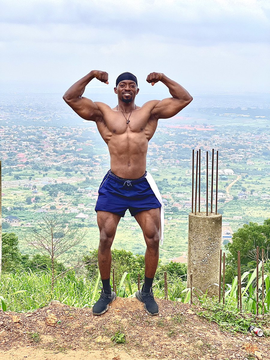 terence_sero's tweet photo. EAT CLEAN, STAY FIT, AND HAVE A BURGER TO STAY SANE. https://t.co/ggkM5efJeu