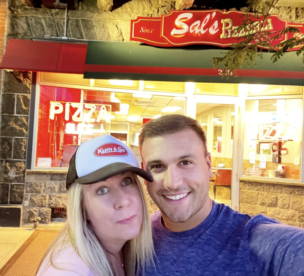 KristiSchoepfer's tweet photo. Sal’s Pizza for the win! @TheScottyMoose #Falcation #Mamaronek cc: @Babchik https://t.co/XqEHMcJLjG