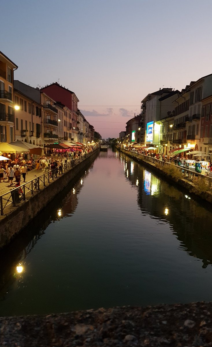 DebPiaz_16's tweet photo. #navigliogrande #milano #milanobynight #navigami #aperitivoinbarca #partytime #zaniviaggi #milanodabere https://t.co/xKC41NF6Qo