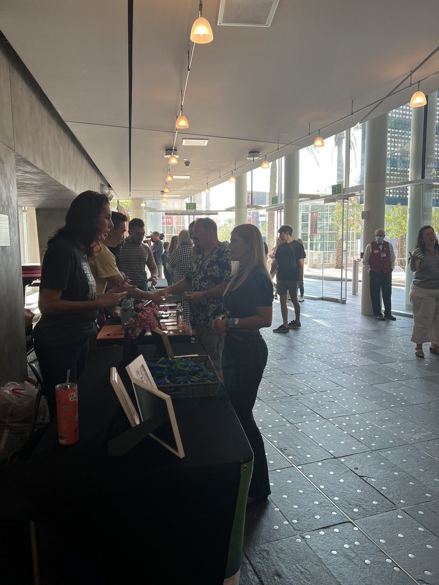 oeisenhauertv's tweet image. Out at the Mesa Arts Center with this evening as Connection is the Cure and Victory Recovery team up to put on #ANighttoConnect! 

@azfamily had a chance to speak with Recovery Coach of #VictoryRecovery and retired Cardinals QB Max Hall. Catch it tonight on #theExtraPoint!