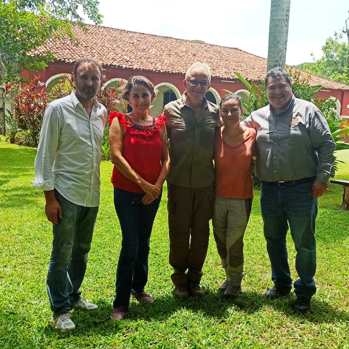 Como siempre, un deleite tener en <a href="/haciendalaluz/">Hacienda Cacaotera La Luz</a> a <a href="/Emwelti1/">Elisa Montiel Welti</a> <a href="/BonnatStephane/">stephane Bonnat</a> y ahora a <a href="/patrickroger/">Patrick Roger</a> y ahora a Patrick Roger lo mejor de lo mejor en chocolates a nivel internacional!