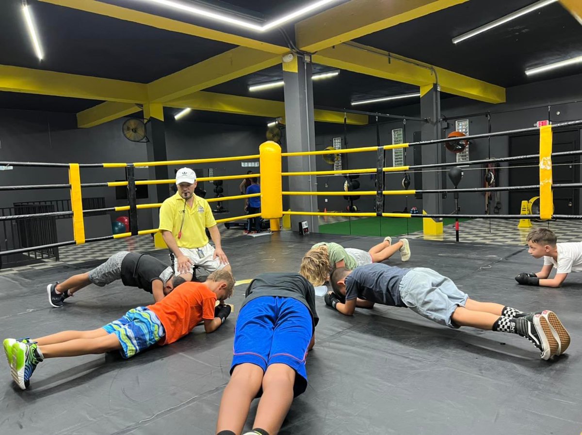AtlanticBoxing's tweet image. Cerramos semana de entrenamiento productiva 🦈🥊

Muy contentos por la integración y progreso de nuestros jóvenes y adultos 💥💪🏼

📸: Grupo de jovenes (6-9 años)  6pm a 7pm