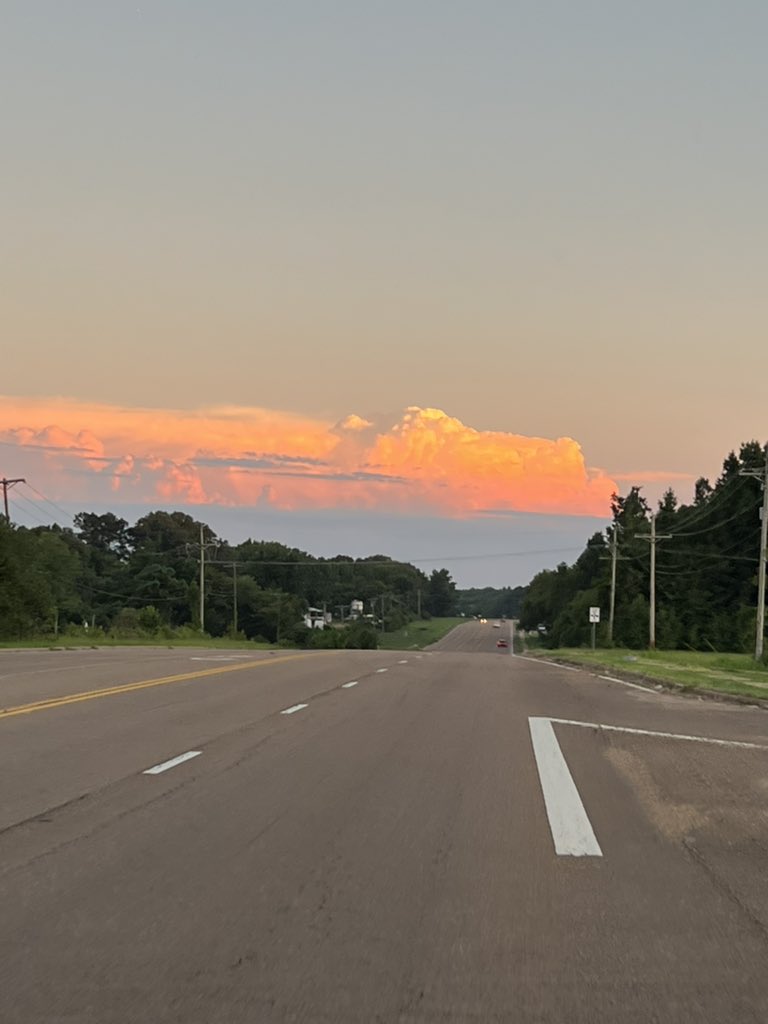 HoustonSerenity's tweet photo. todays sunrise &amp; sunset 🌕☁️ https://t.co/UkIzETbrxz