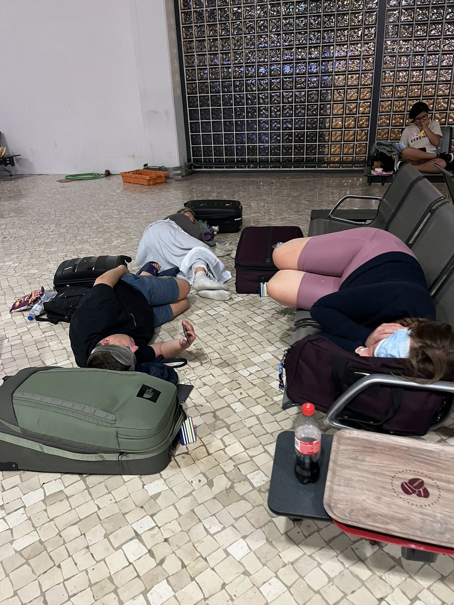 J_K_Photography's tweet photo. No accommodation, 7+month pregnant lady, no food/water offered, a flight cancelled 2 hours after the time slot. The joys of easyJet cancelling a 22:20 flight from Faro to Bristol leaving everyone stranded. @easyJet @easyJet_press https://t.co/vXKA33vxjJ