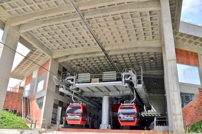 Trolebus_Merida's tweet photo. #14Jul| El servicio de contingencia aplicado en Trolcable, contempla el reinicio de operaciones en el siguiente horario: 
De Lun a Vie de 6 a 9:30am, de 11:30am a 1:30pm y de 4 a 6pm. 
Sábados: de 6 a 9:30am y de 11:30am a 1:00pm.

(+info+fotos): https://t.co/EwzuBkRh1g https://t.co/XwbiHyLpN5