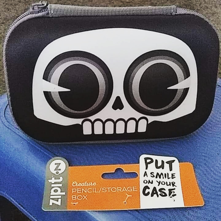 PyroHana's tweet image. Thanks #ZIPIT for the badass boys pencil case that went to my little cousin. You can purchase this product through:

target.com/p/skeleton-pen…

#just_zipit
