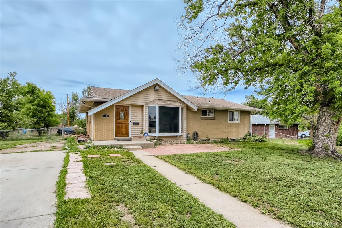JanetGunther2's tweet photo. You have to see this home! 4 BD/ 2 BA in Denver. Call/text/DM me for details.  https://t.co/U70MiSygEW https://t.co/5lAREutciz