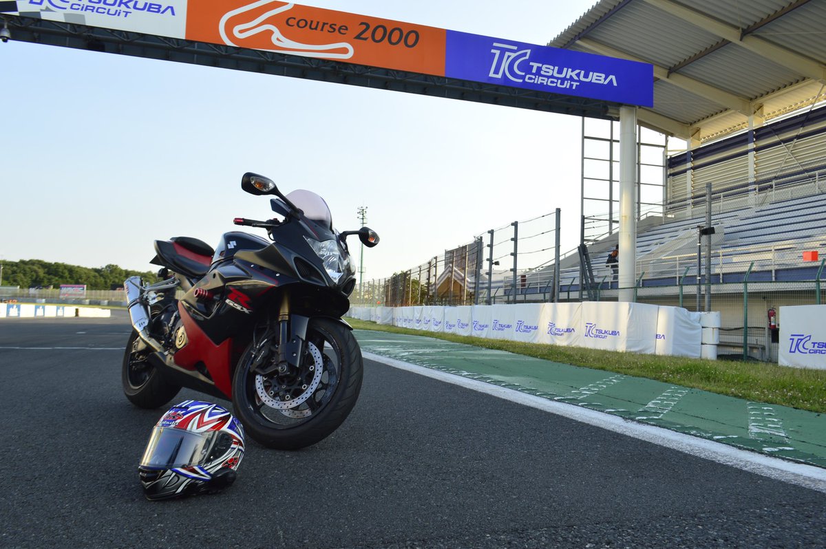 Udaishan's tweet photo. @kouta_orz0808 bandit買ったんや！
めっちゃええやん
うちの元愛車とカウルがおそろやんか！ https://t.co/MxgnOyWeIO