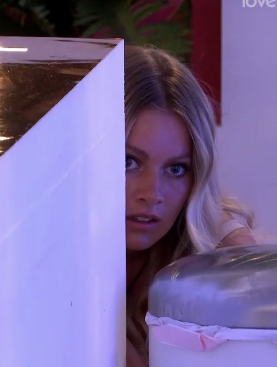 Ademola153's tweet photo. She has to go #LoveISland https://t.co/7YCvJkQ0YV