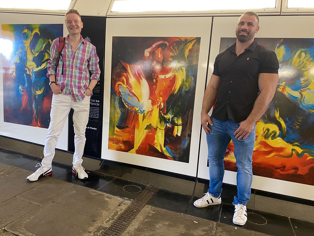 Today at my #TowerofLondon art exhibit, showing my 2000 commission   to Italian model & actor Marco Pinotti put in touch by a US collector. Shown with first painting in series of 30: Henry VIII - open daily #artist #publicart #TowerHill #art #London #tourism