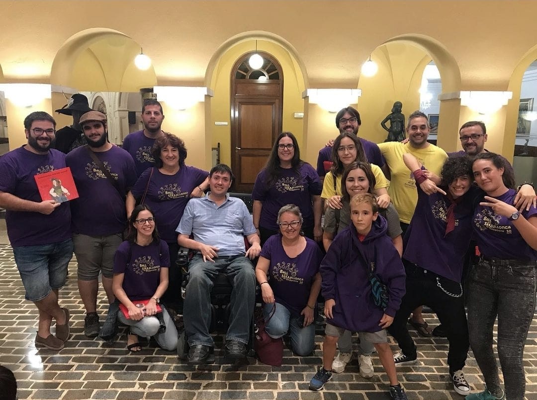 BallSerrallonga's tweet photo. Moments tristos pel nostre ball. 
Després d’una combatre amb l’ELA al llarg dels darrers anys, ens ha deixat en Pau Torres, qui fou vicepresident i Joan de Serrallonga del nostre ball. 
Que la terra et sigui lleu company. 

Serrallonga, Déu vos guard, i a vos Joan també! https://t.co/HScFJWMPr2