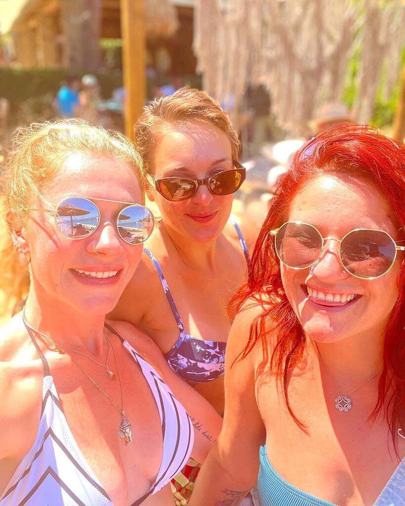 - FRIENDS -

Those that glow together, grow together ♥️

The beautiful souls of @daniellamcweir and @kiriaki_kantarakia are some of my favourite 🙌🏻
.
.
.
#skiathoslife #beautifulsouls #greeksummer #exploreskiathos #beachvibes #sandseaandsun #smilesallrou… instagr.am/p/CgAaiUWojF2/