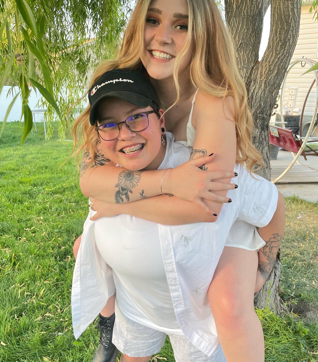 user45799986544's tweet photo. we’re getting married in 8 days 🥺🥺 https://t.co/X6oWu6wL4I
