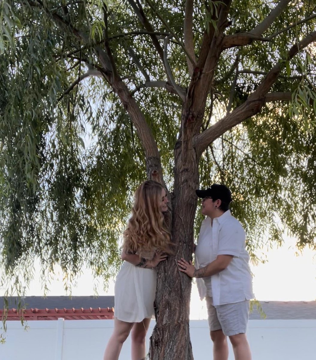 user45799986544's tweet photo. we’re getting married in 8 days 🥺🥺 https://t.co/X6oWu6wL4I
