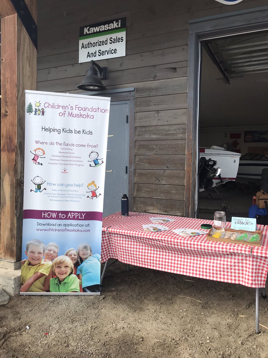 davelyons_rbn's tweet photo. The Children’s Foundation of Muskoka is in the house!  Thanks to SWS Boatworks for sending proceeds from this great event to the kids in Muskoka who need us most!  Thanks to Erika’s Bakery in Dwight for the fab cookies! @CFMforkids @derekschofield4 @swsboatworks @ErikasBakery https://t.co/EvASefMIK9