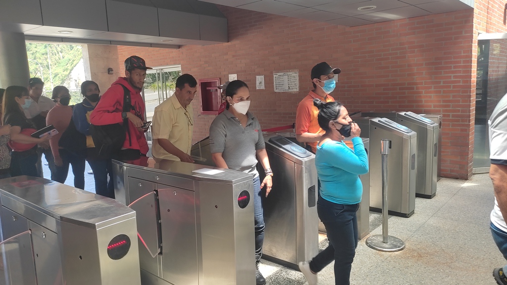 Trolebus_Merida's tweet photo. #14Jul| Edward Rojas, pdte de Tromerca: Sistema Trolcable reinicia operaciones, en modo contingencia, tras completar su mantenimiento mayor (+info+fotos): https://t.co/kipVlDt89Q
@NicolasMaduro 
@JEHYSONGUZMAN 
#ProtégeteDeLaCovid https://t.co/fTq2eADL08