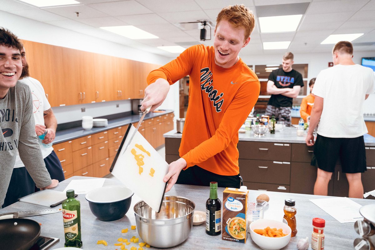 IlliniMBB's tweet photo. Essentially professional chefs now 🧑‍🍳

Who do you think had the best dish?

#Illini | #EveryDayGuys https://t.co/nPYpBtKSaw