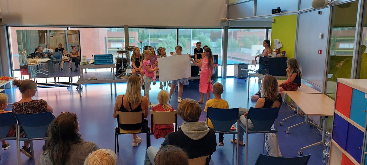 Afgelopen weken leerden de Piëzo TalentenAcademie kids veel over #beroepen in de #gezondheidszorg.Zij zijn oa op werkbezoek geweest in het LangeLand Ziekenhuis en ontmoetten de psycholoog,verpleegkundige,huisarts en diëtist.Welkom talentjes in de gezondheidszorg! @stichtingpiezo
