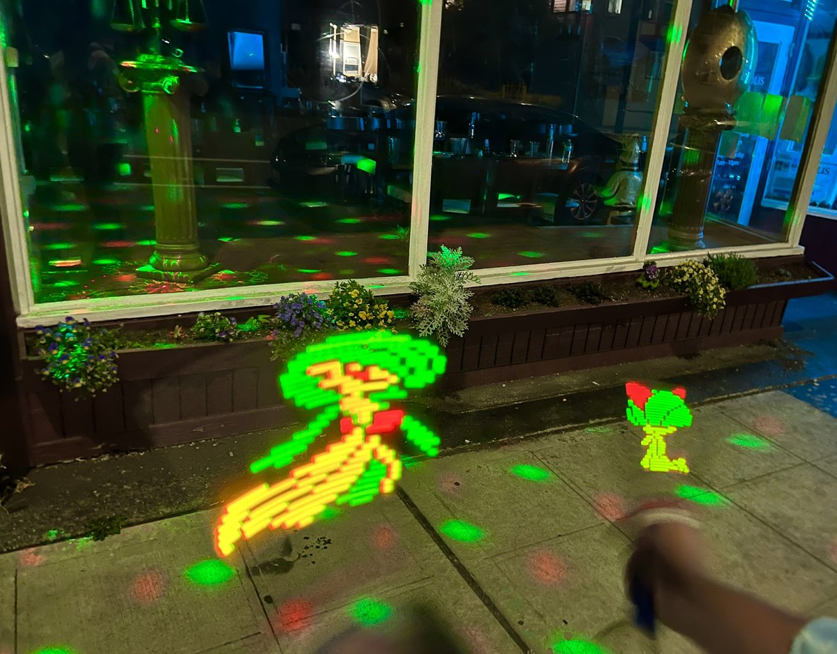 bottlemoss's tweet photo. LED Pokédex photography - 💃🐌🌺🪰
#pokemon #hoenn #gen3 https://t.co/znRKdoFsgy