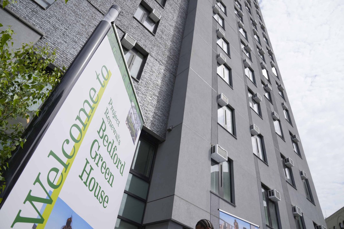NYCMayorsOffice's tweet image. &quot;Housing Our Neighbors&quot; was the blueprint and Bedford Green House in the Bronx is the beginning of those plans come to life.

The first phase provides housing to formerly homeless individuals, families impacted by substance abuse disorder and people living with HIV/AIDS.
