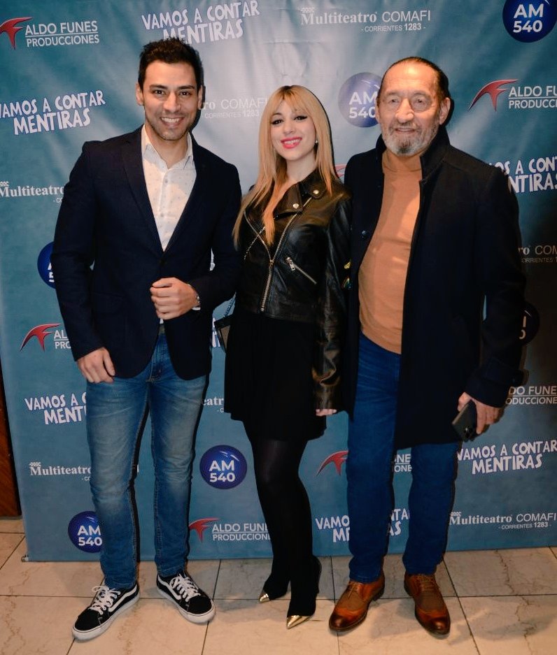 Sigo agradeciendo a los amigos que dijeron presente en el estreno de prensa de "Vamos a contar mentiras" en <a href="/multiteatro/">Multiteatro</a>!!!