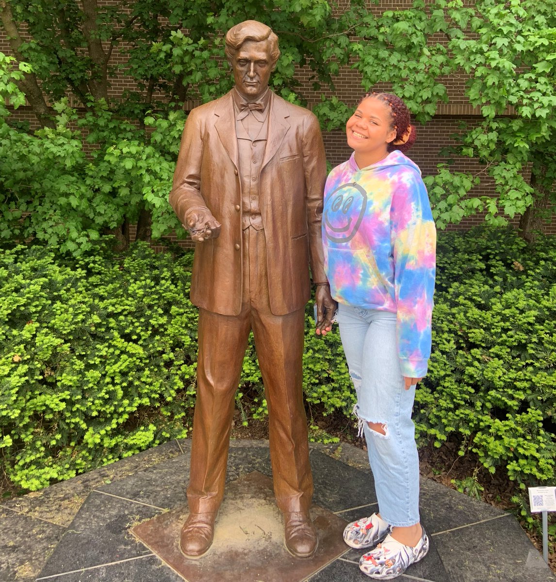 Introducing Plant Genomics @MSU #REU student Briana Hashim. Briana is a plant science major <a href="/eckerdcollege/">Eckerd College</a> and is performing her summer research on photorespiration with <a href="/SharkeyLabMSU/">Sharkey Lab</a> &amp; <a href="/BerkleyW6/">Berkley Walker</a> <a href="/MSUNatSci/">MSU College of Natural Science</a> <a href="/MSUDOEPlantLab/">MSU-DOE Plant Research Laboratory</a>