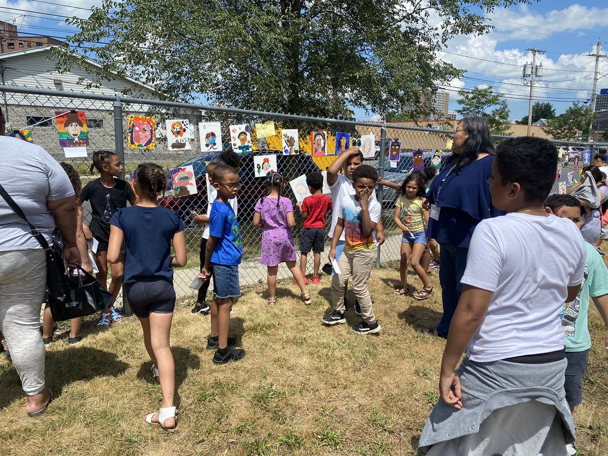EDanielsENL's tweet photo. Seymour’s Language without Limits enrichment program celebrates the art and culture of Mexico with a community gallery showcase. #LanguageLearning @SyracuseSchools https://t.co/NswyYt6WaU
