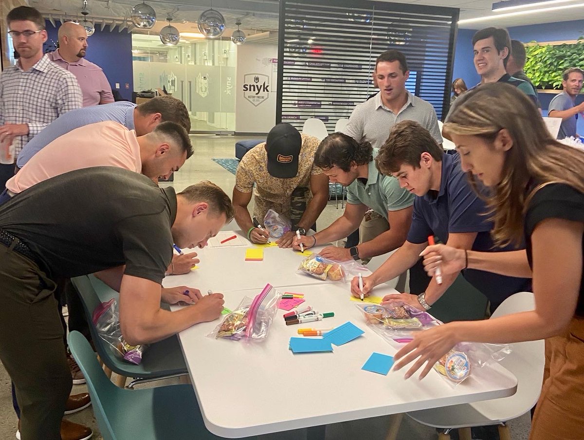 🇺🇸 Boston Snykers cleaned waterways by removing invasive plant species through <a href="/mysticmyrwa/">MysticRiverWatershed</a>; partnered with @BayCoveMABay to pack 240 hygiene kits and snack packs for Bostonians in need; and served hot meals to 100 veterans experiencing homelessness through <a href="/NECHV/">New England Center and Home for Veterans</a>.