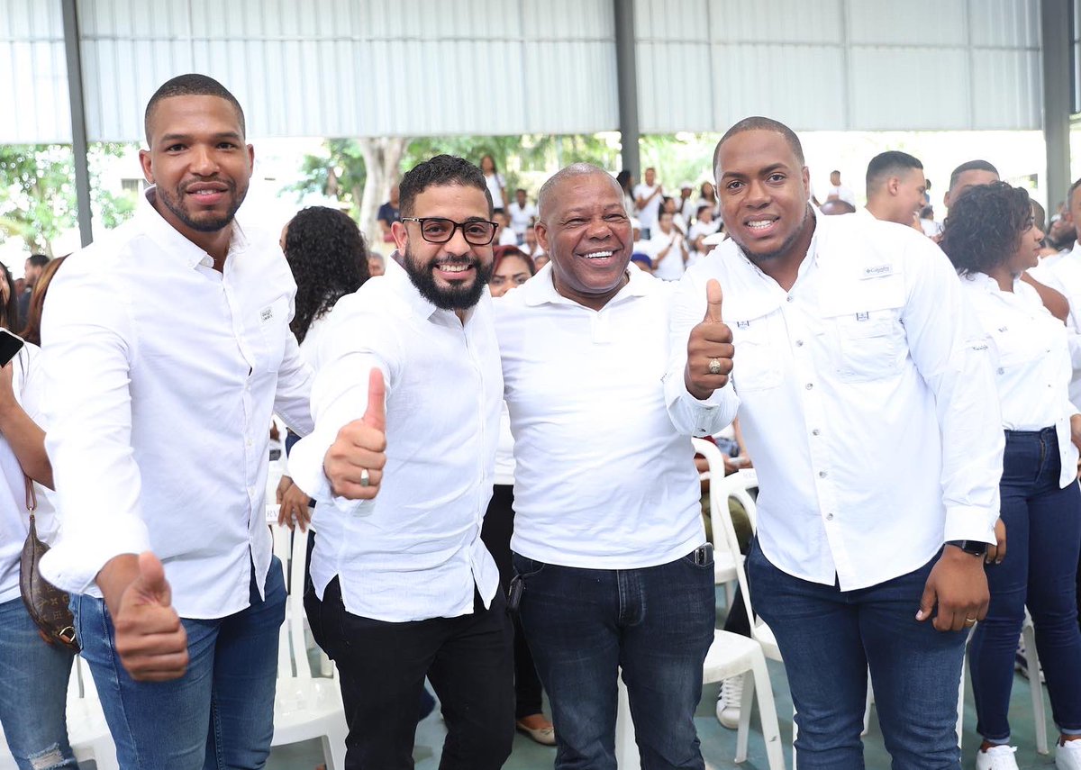wegrullon's tweet image. Un TBT no tan #TBT a propósito del #DialogoJuvenilDelCambio en el Municipio Santo Domingo Este, el pasado Domingo. 

#ATiempoCompleto 🗣
-
#WGALaJRM