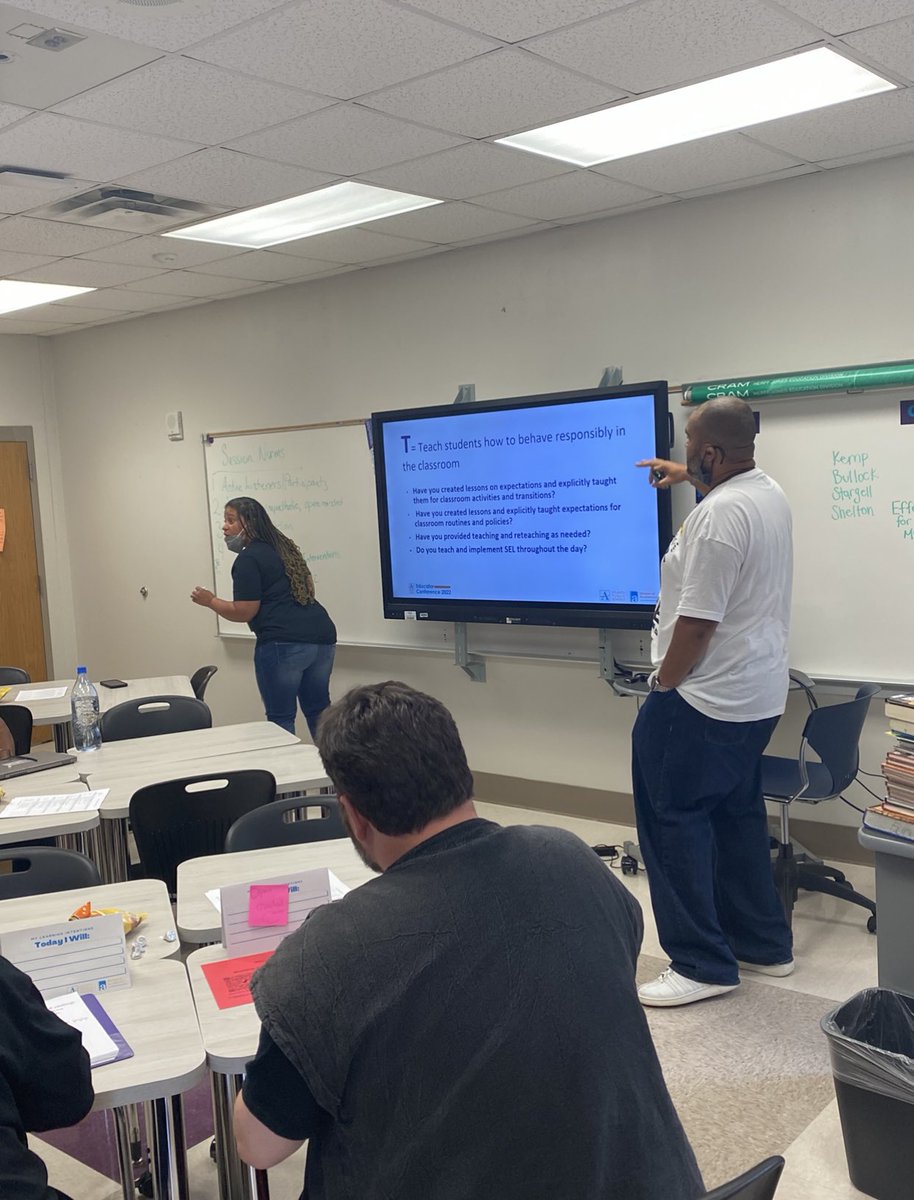 I had the pleasure of working with these amazing educators during the SEC, as we collaborated to share best practices for the whole child! @TaraSheltonSEL & representing the aMAYSing Mays Cluster @CascadeMath & Mr. Bullock representing @APSMaysRaiders! @Selenaflorence