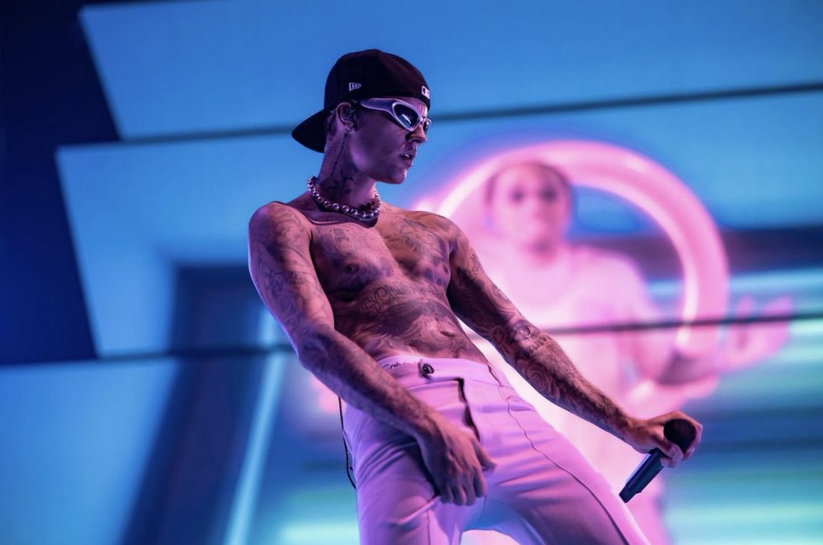 Justin Bieber’s “Justice World Tour” resumes in less than THREE weeks in Lucca, Italy for the ‘Summer Festival’…Who’s ready for the tour content to start rolling in again?! 😎💚