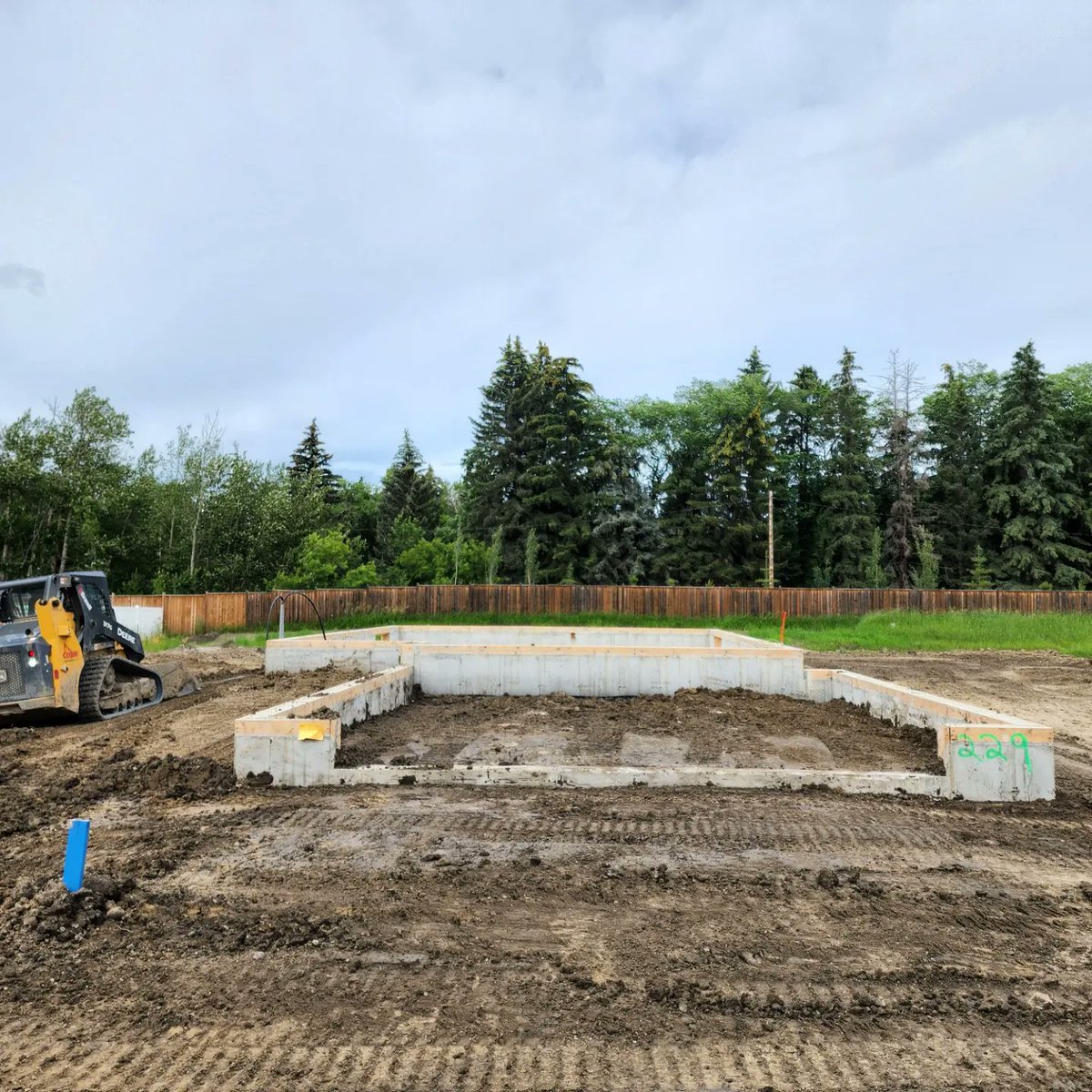 laebonhomes's tweet image. Timberstone is buzzing with activity this summer, we currently have a number of new custom homes under construction and 2 more families just decided to build new in #Timberstone this week! 🤗 🏡🏡