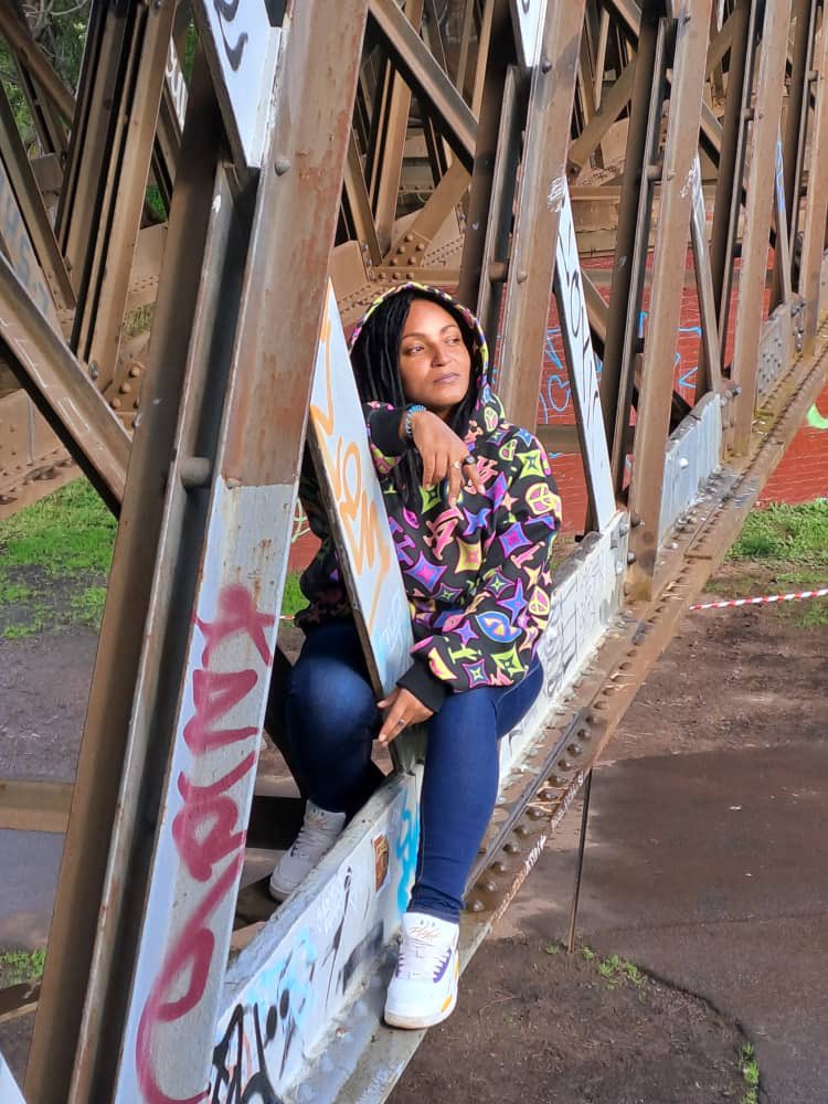 Our own <a href="/VidaSunshyne/">Vida SunShyne</a> 🍾