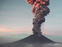 berthagomez's tweet photo. En Venezuela no hay fumarolas porque no hay volcanes, OH! Sorpresa! Pero si hay un #BarFumarola Colinas de Bello Monte, zona residencial. Los fumadores de tabaco exhalan el humo que llega a las casas aledañas. Darwin, dónde estás? https://t.co/fnaQ1deG9s
