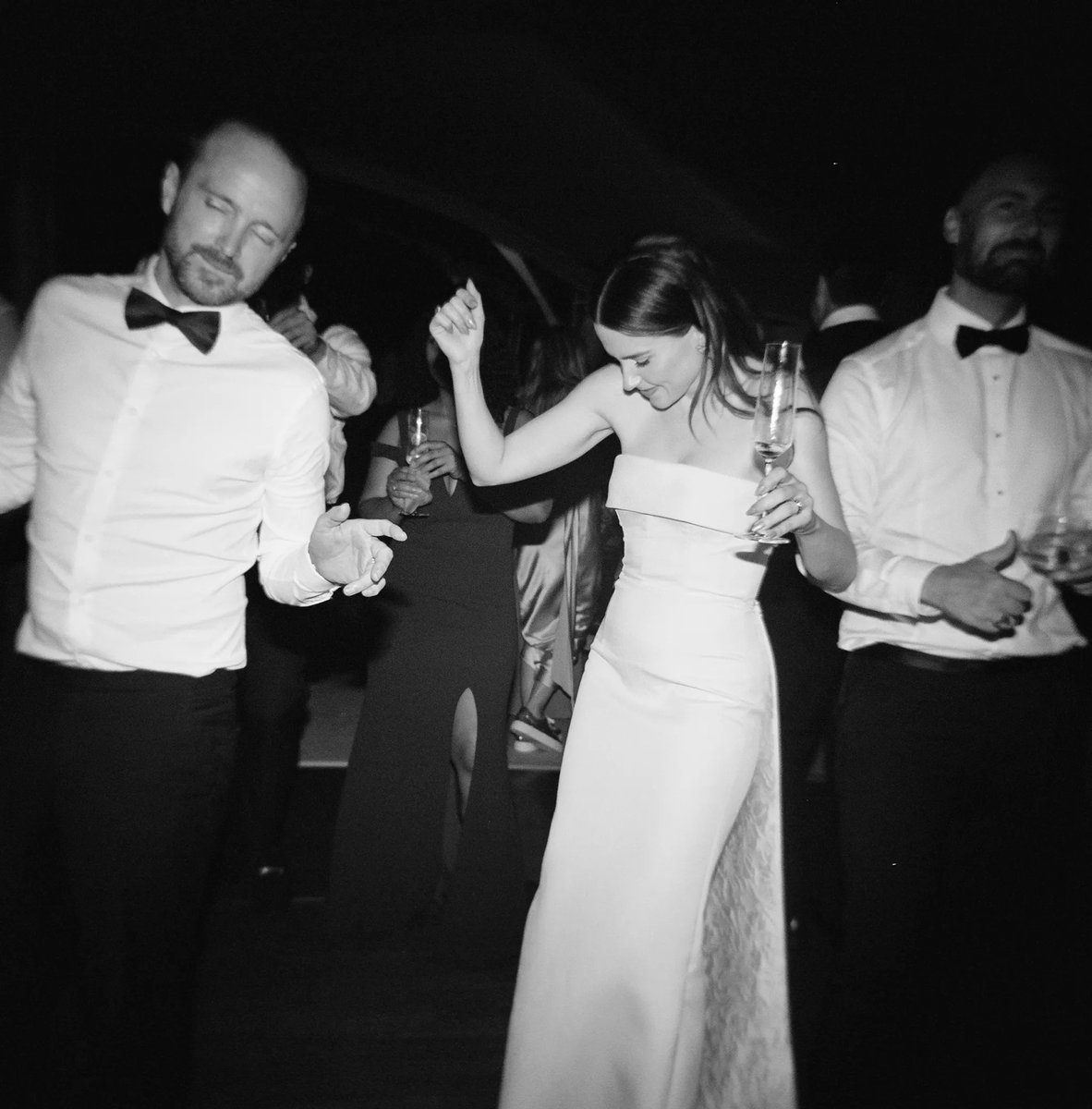 voguemagazine's tweet photo. The couple entered the reception and began their first dance to friend Jack Garratt playing a rendition of “Sunday Kind of Love” by Etta James, backed by the band. https://t.co/1HqYeJQHRH https://t.co/2nhHnoeXEz