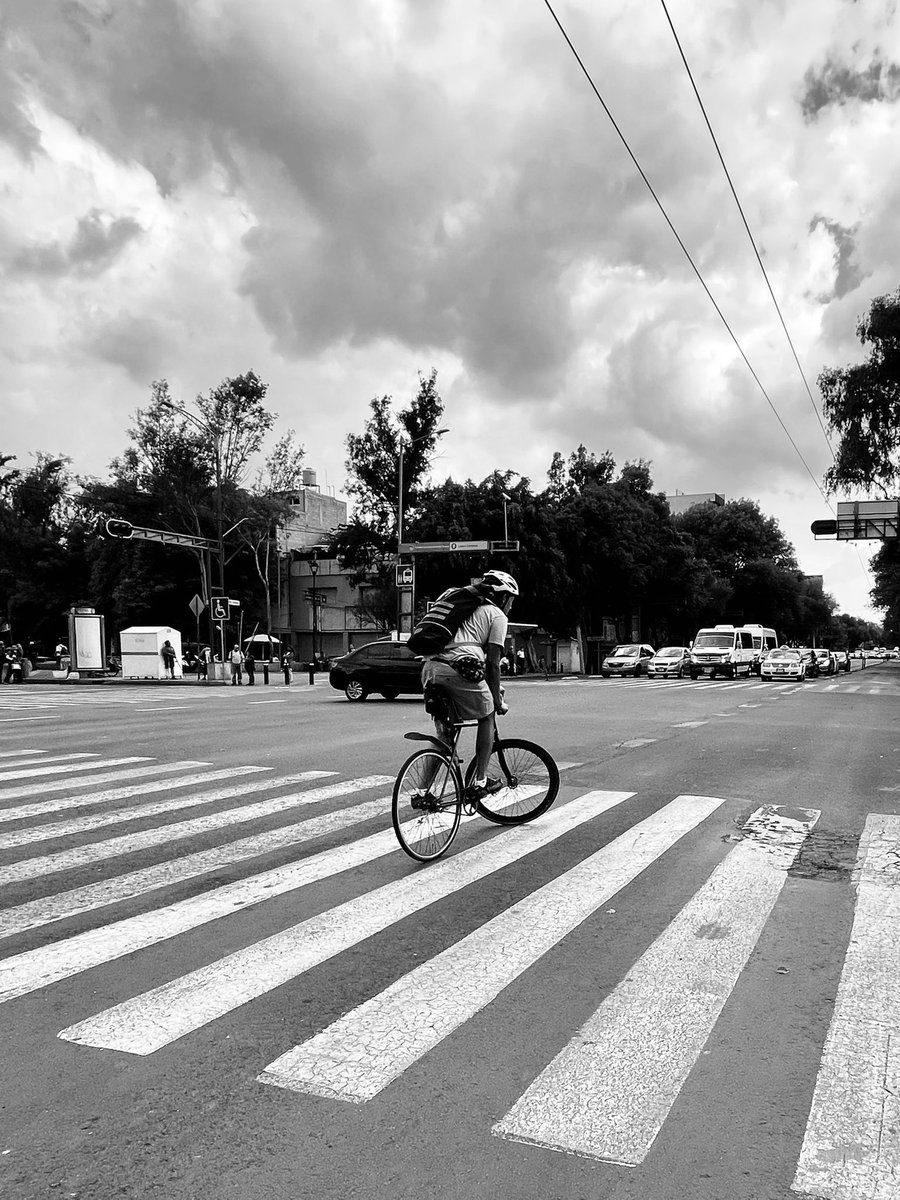 Lubeck_'s tweet photo. Equilibrio. 

#blackandwhitephoto #cyclinglife #fixedlife https://t.co/7nVP95oTlR