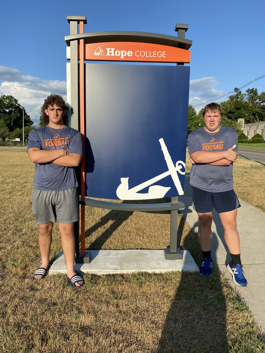 Awesome camp at Hope College last night! Big thanks to <a href="/HopeCollegeFB/">Hope College Football</a>, <a href="/PStuursm/">Peter Stuursma</a>, <a href="/Coach_HThompson/">Hunter Thompson</a>.