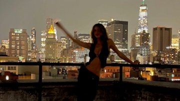 mwearsprada's tweet photo. the night is young and so am I https://t.co/vMvzMx3rbq